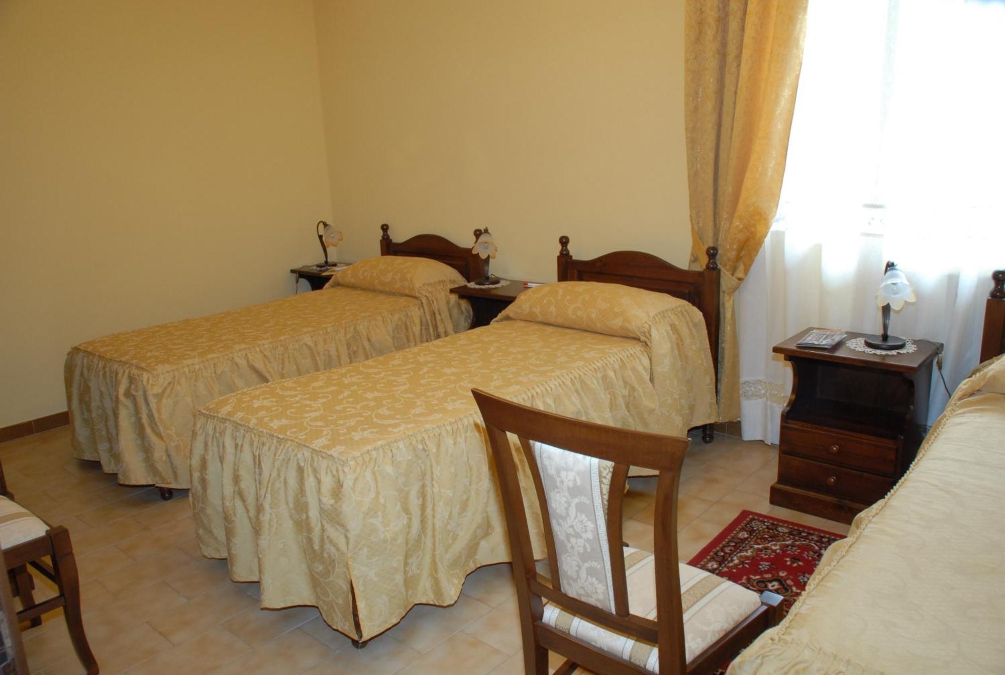 Ai Tre Parchi Bed And Bike Bed & Breakfast Randazzo Exterior photo