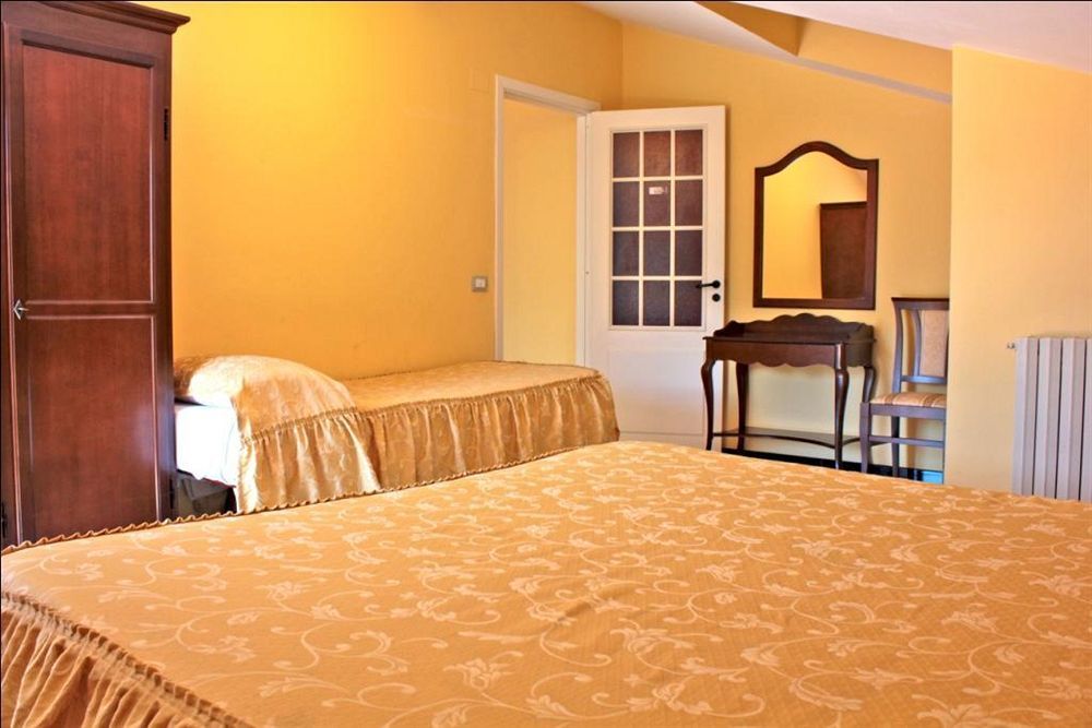 Ai Tre Parchi Bed And Bike Bed & Breakfast Randazzo Exterior photo