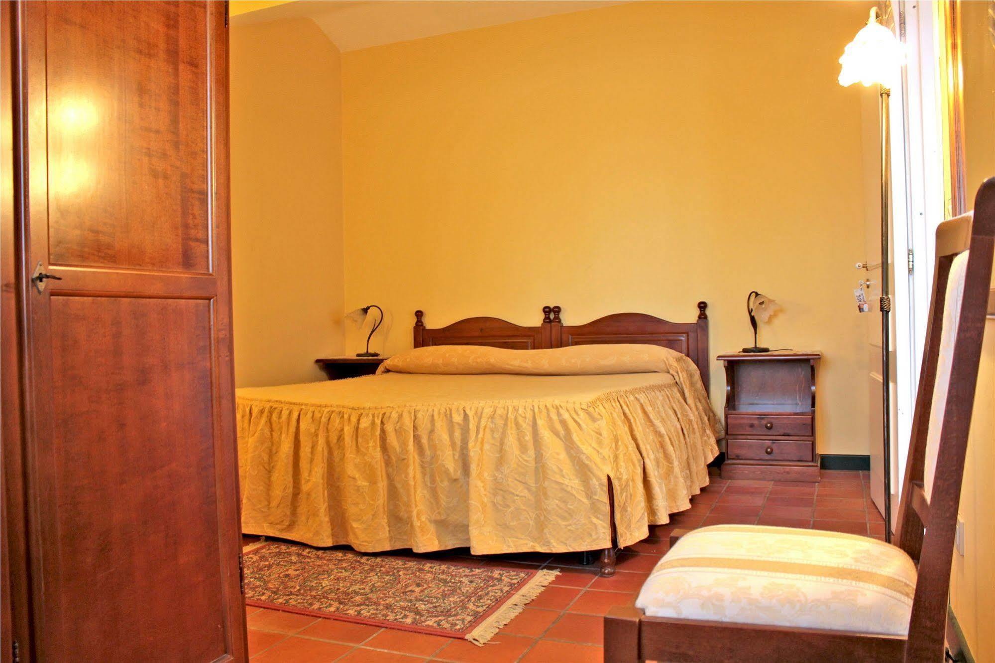 Ai Tre Parchi Bed And Bike Bed & Breakfast Randazzo Exterior photo
