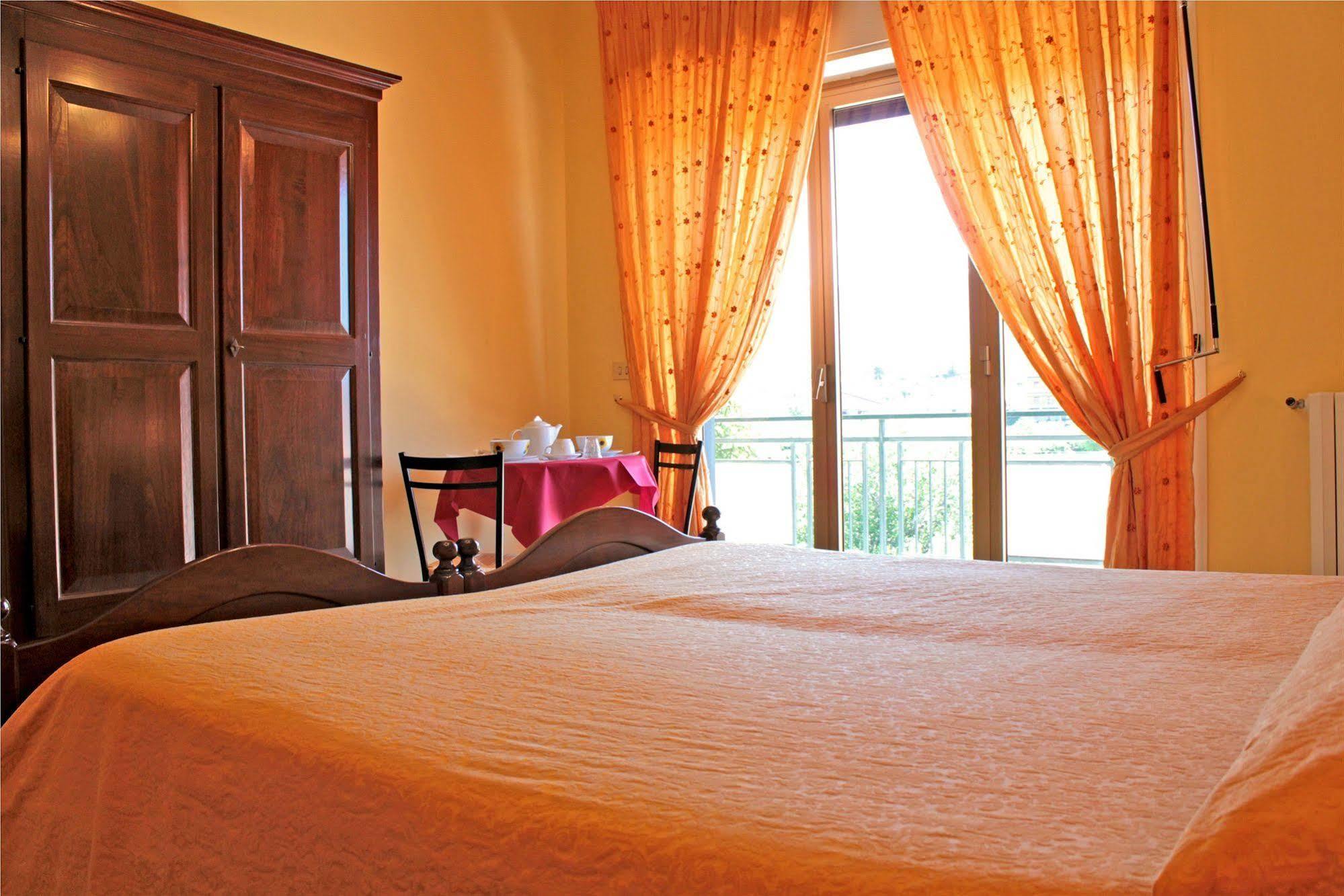 Ai Tre Parchi Bed And Bike Bed & Breakfast Randazzo Exterior photo